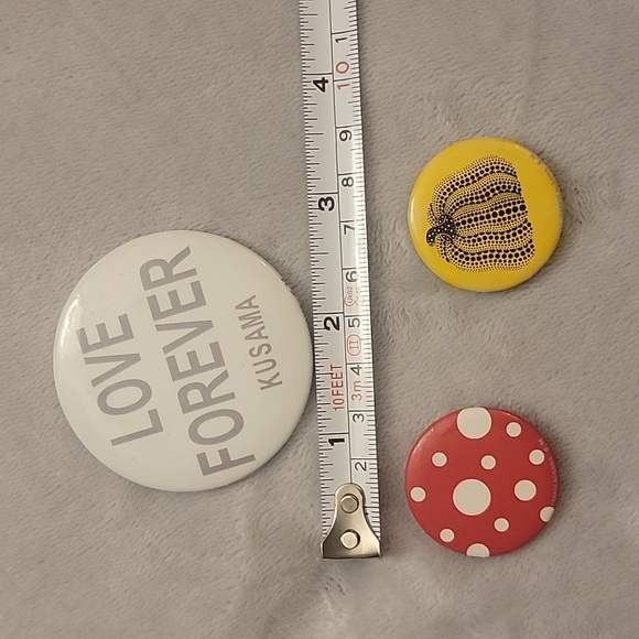 Yayoi Kusama pin set - Picture 2 of 6